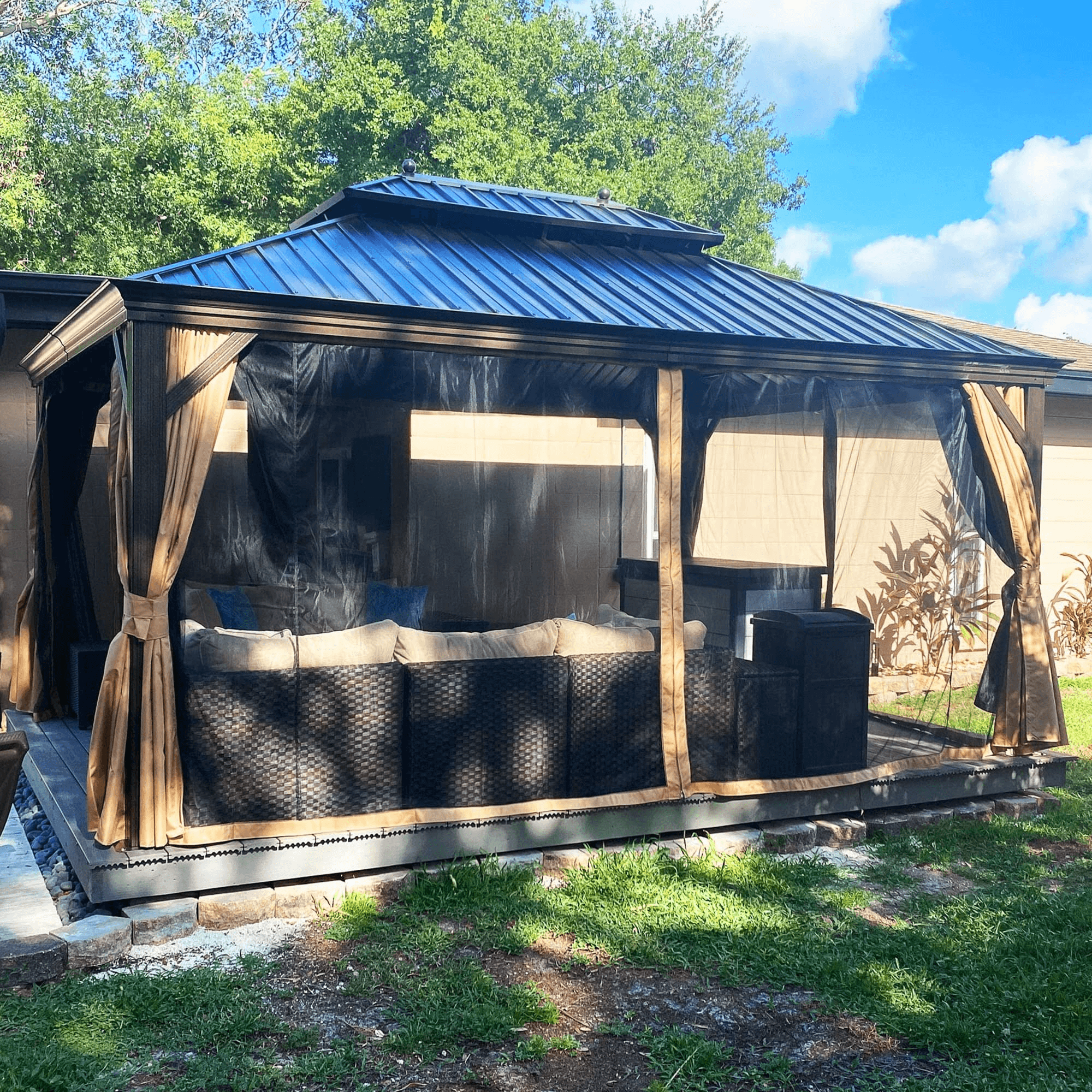 PURPLE LEAF Tonnelle de Jardin Tonnelle Aluminum avec Moustiquaire et Rideaux Pavillon de Jardin à Double Toit Acier Galvanisé, Bronze - Purpleaf France