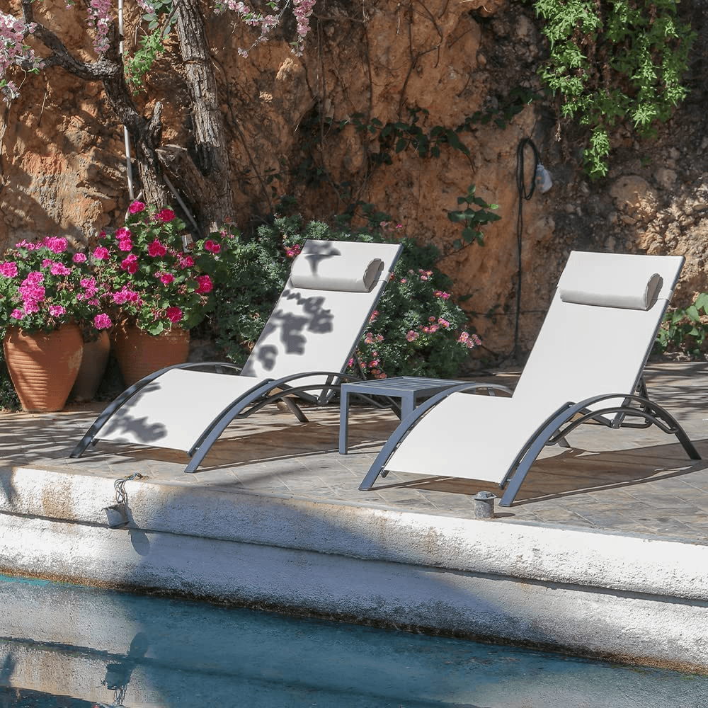 PURPLE LEAF Patio Chaise longue Ensemble de 3 Chaise longue d'extérieur Plage Piscine Bain de soleil Chaise longue inclinable, Table d'appoint incluse - Purpleaf France