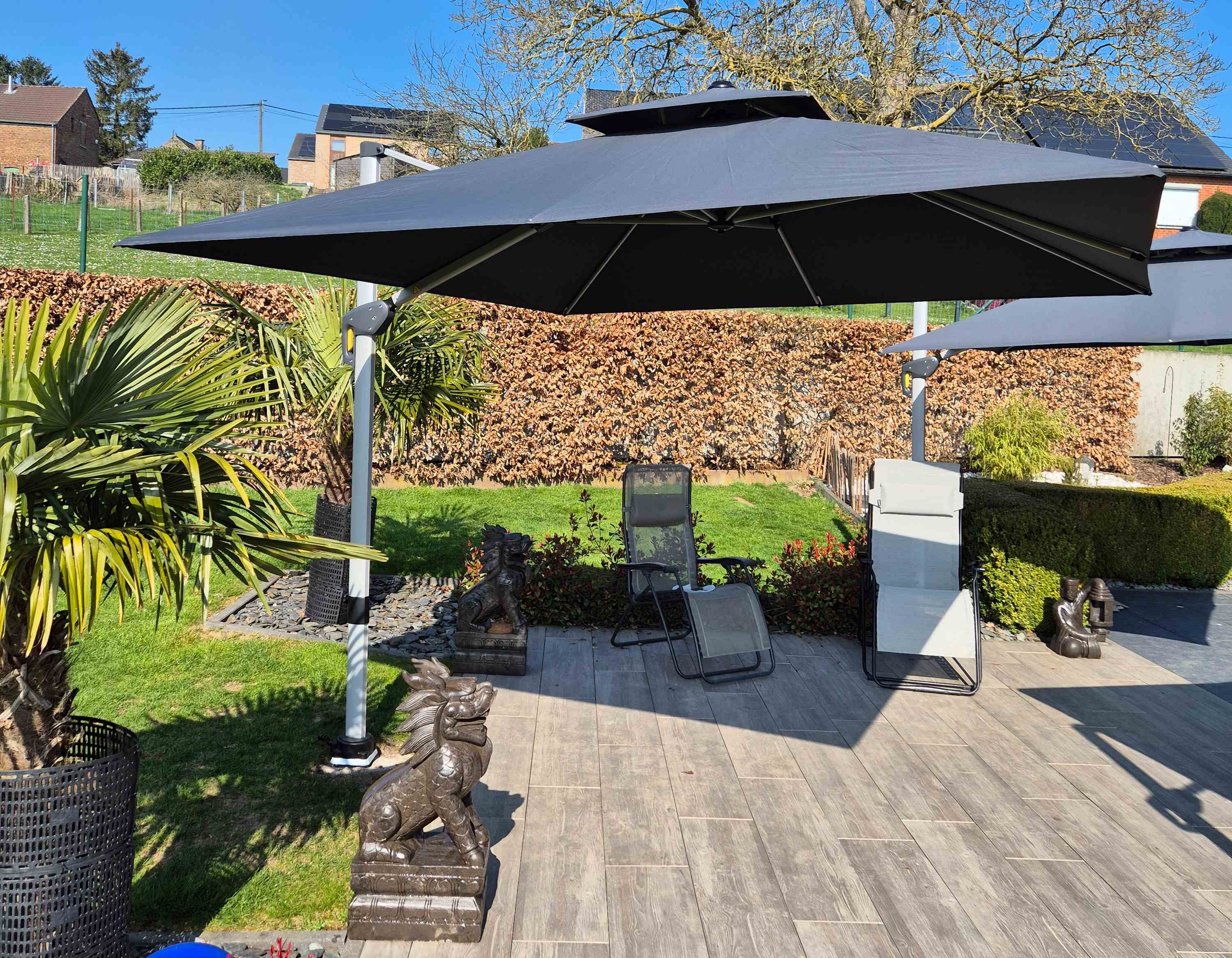 5 Façons Simples de Sécuriser Votre Parasol Extérieur Contre le Vent Fort